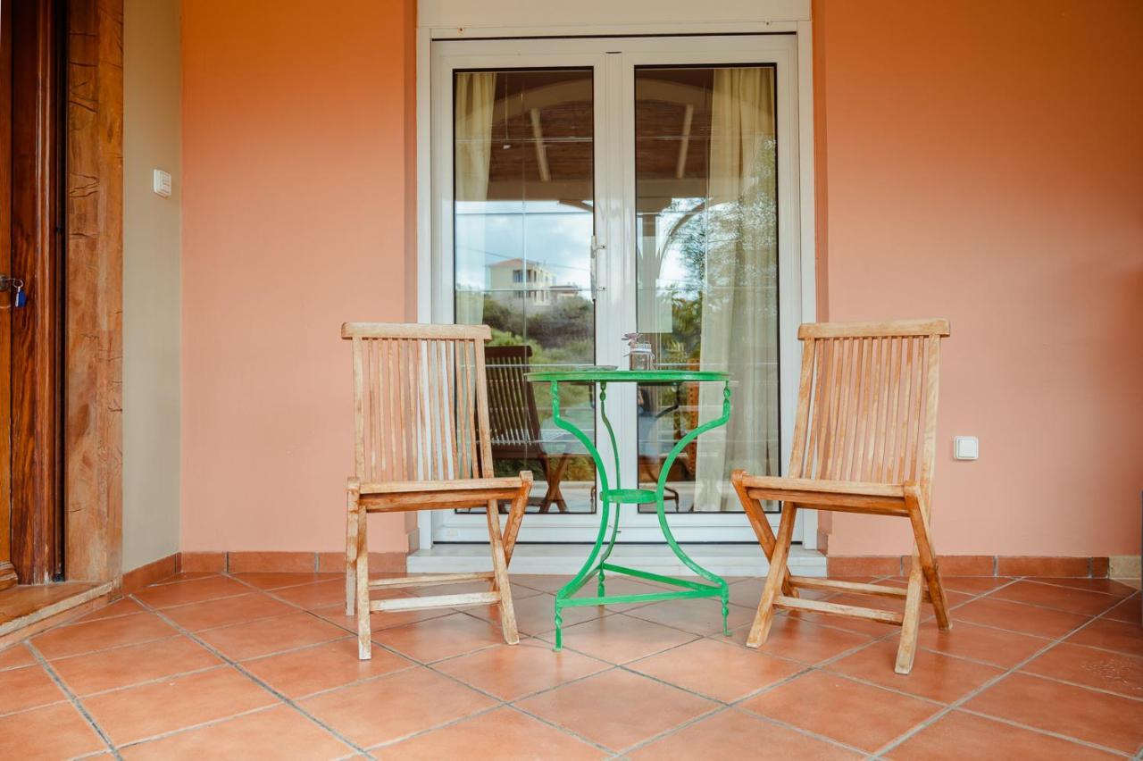 Seafront Apartment Karfas Exterior foto